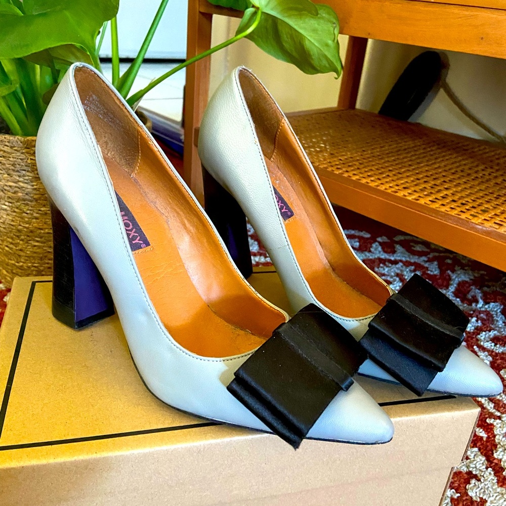 Pumps with Bow